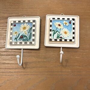 Daisy Pattern Wall Hooks - Cream and Blue